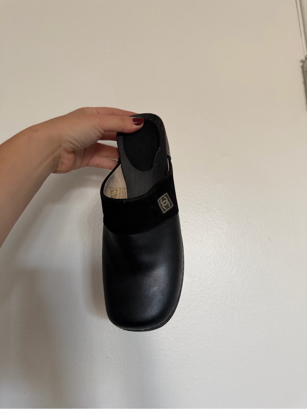 CHANEL Black Leather Clog Mule with Logo Plaque - Picture 4 of 8
